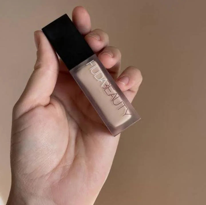 HUDA BEAUTY High Coverage Creamy Foundation – 40ml full coverage liquid base with flawless matte finish